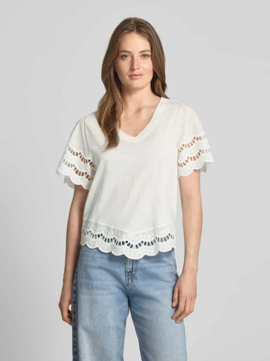 Zdjęcie produktu T-shirt z haftem angielskim model ‘PALORA’ B.Young Złamany biały