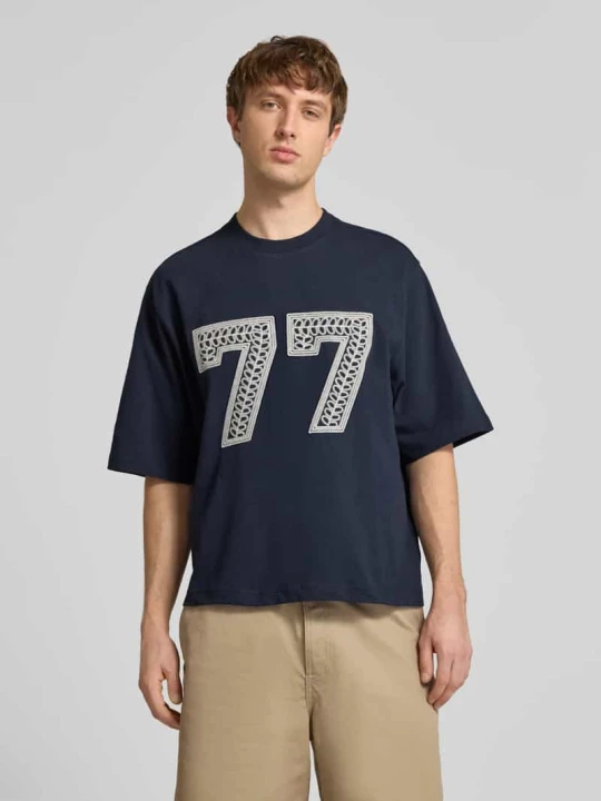 Zdjęcie produktu t-shirt z haftem z łańcuszkami i okrągłym dekoltem REVIEW Granatowy