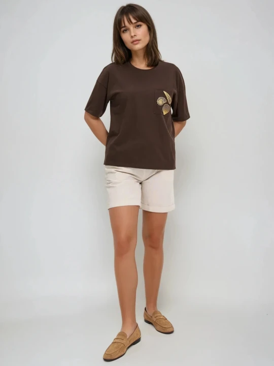 Zdjęcie produktu T-shirt z hatfem na kieszonce brązowy Moodo