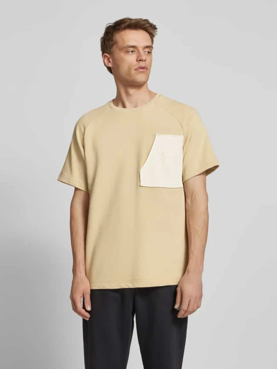 Zdjęcie produktu T-shirt z kieszenią na piersi model ‘TERRY’ The North Face Beżowy