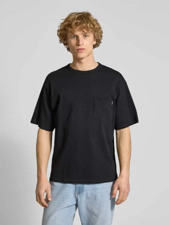 Zdjęcie produktu T-shirt z kieszenią na piersi REVIEW Czarny