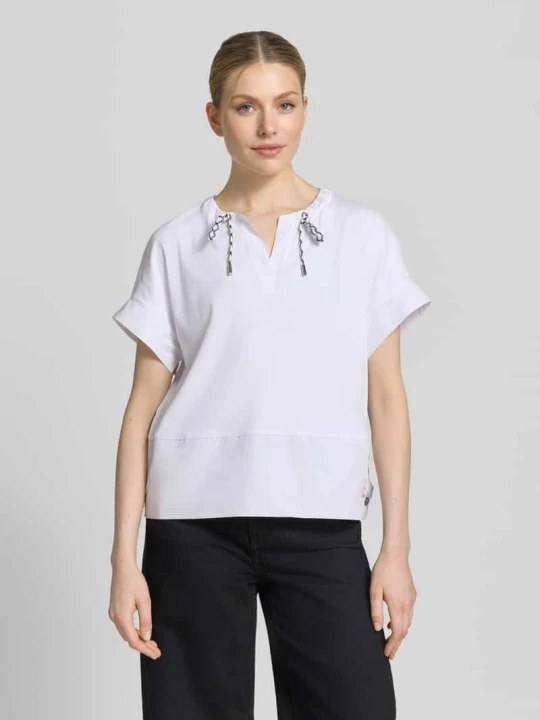 Zdjęcie produktu t-shirt z kołnierzem z lamówką i trokiem Marc Cain Biały