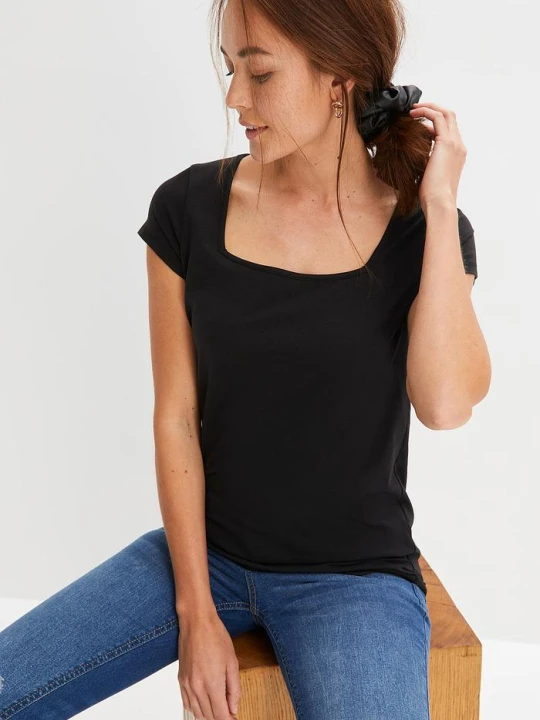 Zdjęcie produktu T-shirt z krótkim rękawem i dekoltem karo BonPrix czarny