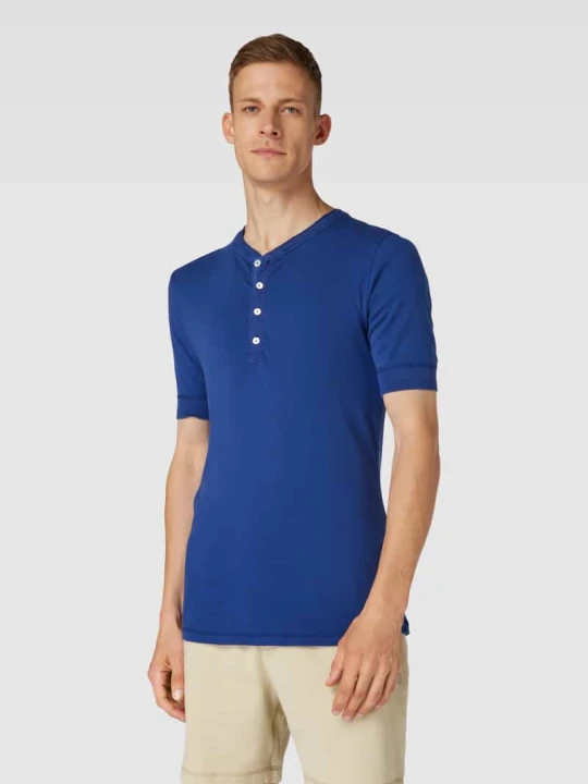 Zdjęcie produktu T-shirt z krótkim zapięciem na guziką model ‘Henley’ Schiesser Królewski niebieski