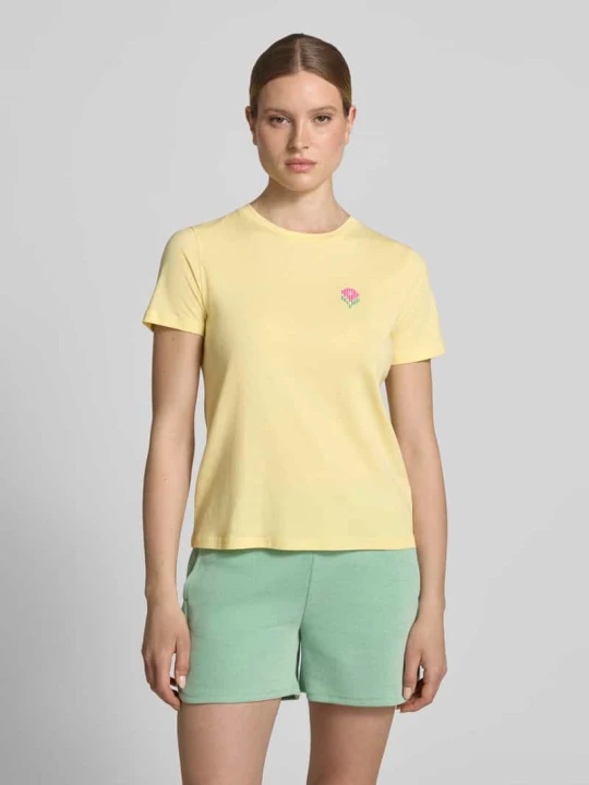 Zdjęcie produktu T-shirt z kwiatowym haftem model 'Aminna' Ichi Pastelowy żółty