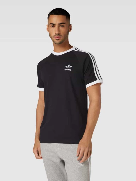 Zdjęcie produktu T-shirt z wyhaftowanym logo adidas Originals Czarny