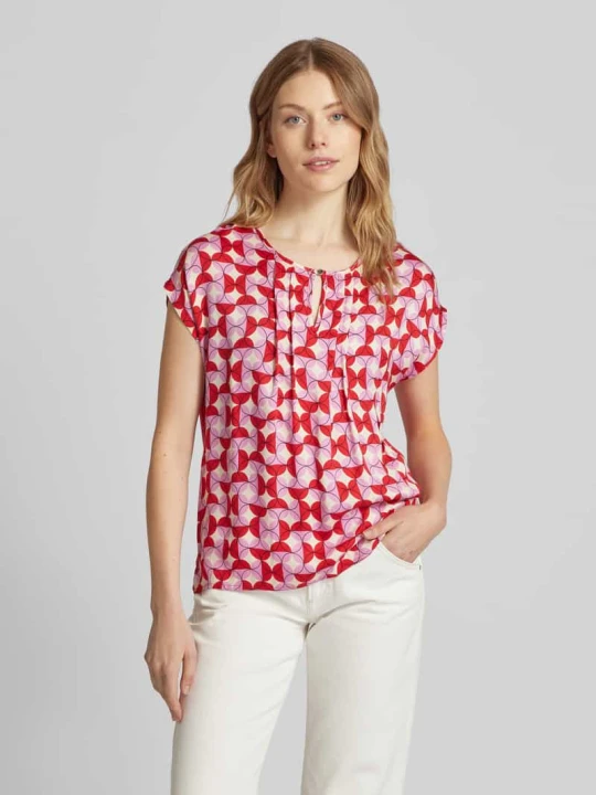 Zdjęcie produktu T-shirt z mieszanki wiskozy z wycięciem w kształcie łezki MORE & MORE Czerwony
