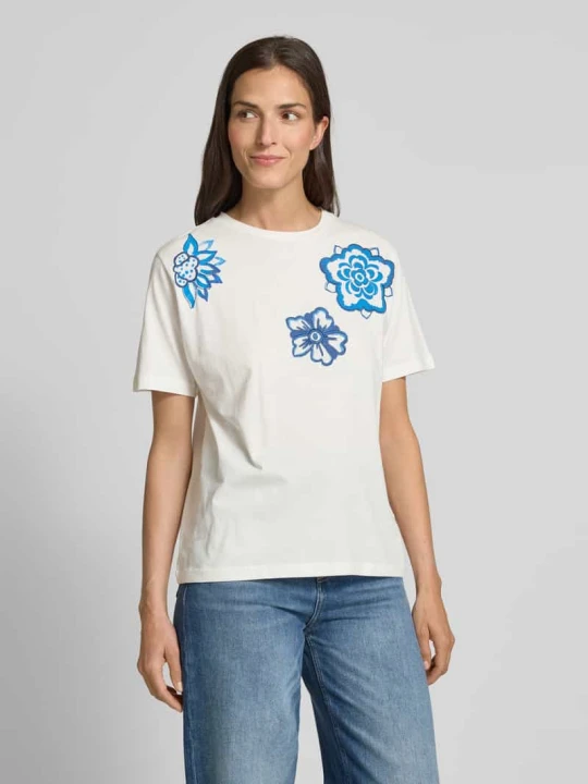 Zdjęcie produktu T-shirt z nadrukami z motywem model ‘MAJOU’ Ichi Złamany biały