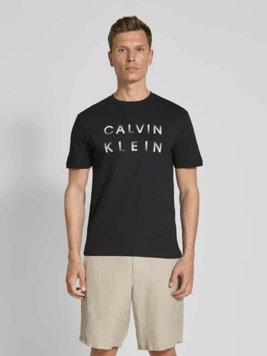 Zdjęcie produktu T-shirt z nadrukiem etykiety Calvin Klein Czarny
