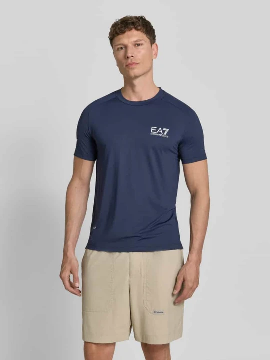 Zdjęcie produktu T-shirt z nadrukiem etykiety EA7 Emporio Armani Ciemnoniebieski