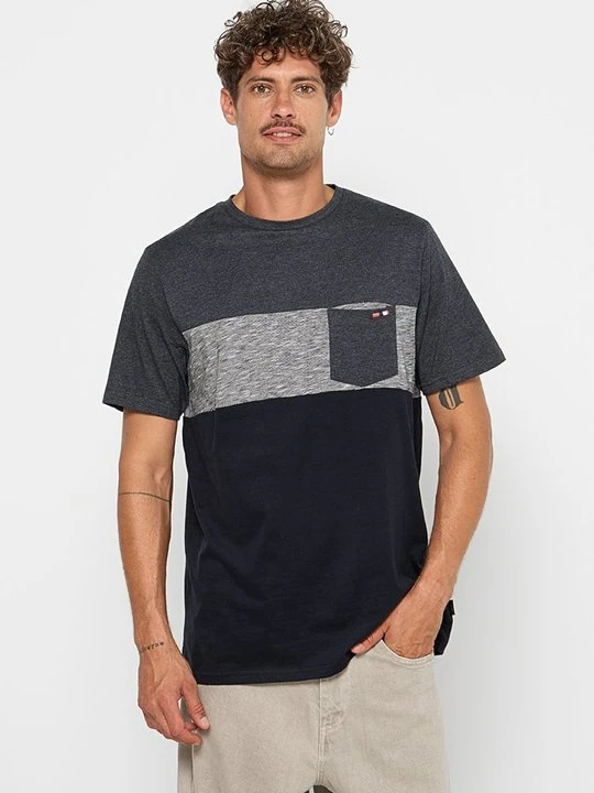 Zdjęcie produktu T-shirt z nadrukiem INDICODE czarny