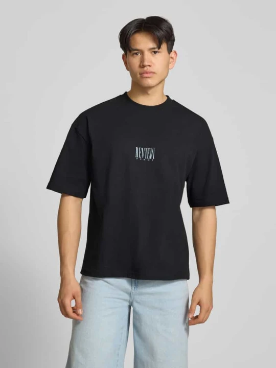 Zdjęcie produktu T-shirt z nadrukiem logo i okrągłym dekoltem REVIEW Czarny