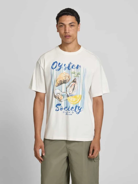 Zdjęcie produktu T-shirt z nadrukiem motywu REVIEW Biały