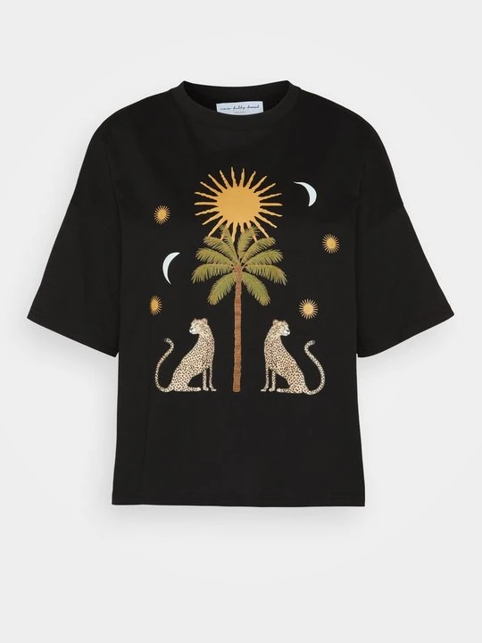 Zdjęcie produktu T-shirt z nadrukiem Never Fully Dressed czarny