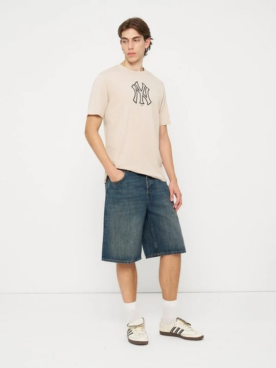 Zdjęcie produktu T-shirt z nadrukiem New Era beżowy