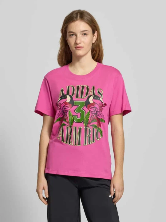 Zdjęcie produktu T-shirt z nadrukiem etykiety Adidas Mocnoróżowy