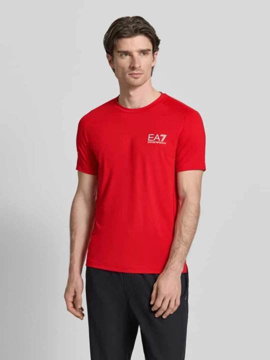 Zdjęcie produktu T-shirt z nadrukiem etykiety EA7 Emporio Armani Czerwony