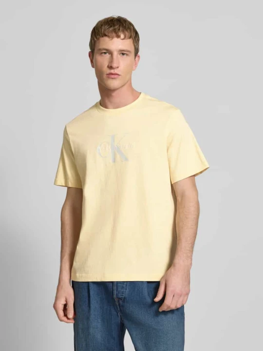 Zdjęcie produktu T-shirt z nadrukiem z logo i okrągłym dekoltem Calvin Klein Jeans Jasnożółty