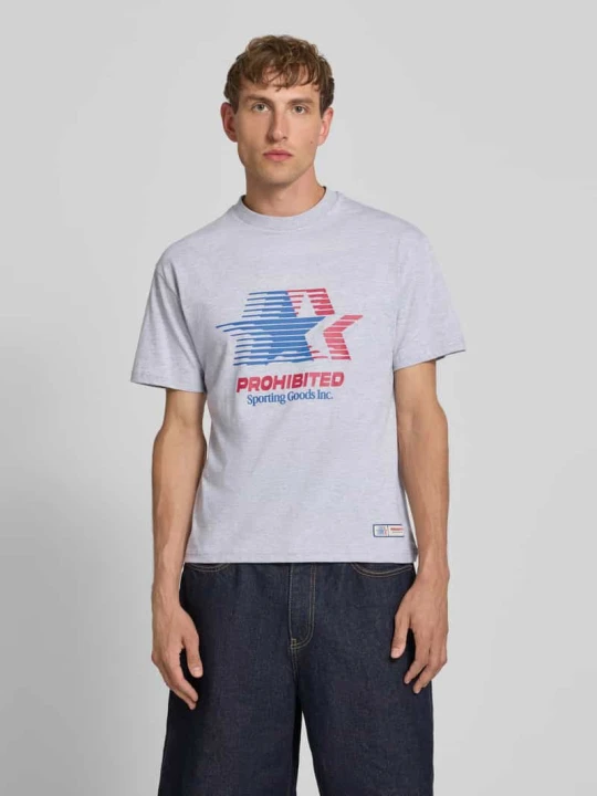 Zdjęcie produktu t-shirt z nadrukiem z logo i okrągłym dekoltem PROHIBITED Jasnoszary melanż