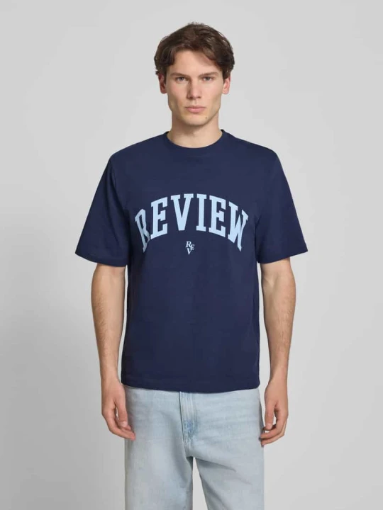 Zdjęcie produktu t-shirt z nadrukiem z logo i okrągłym dekoltem REVIEW Granatowy