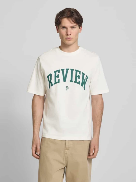 Zdjęcie produktu t-shirt z nadrukiem z logo i okrągłym dekoltem REVIEW Złamany biały