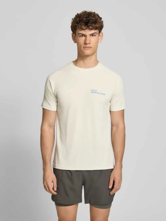 Zdjęcie produktu t-shirt z nadrukiem z logo model 'SORONA' Halo Złamany biały
