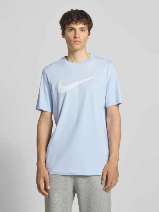 Zdjęcie produktu t-shirt z nadrukiem z logo model 'Swoosh' Nike Jasnoniebieski