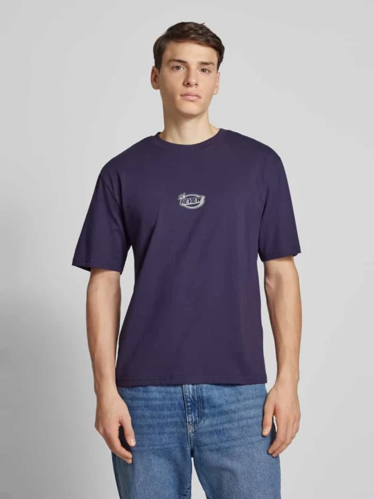Zdjęcie produktu T-shirt z nadrukiem z logo REVIEW Oberżynowy