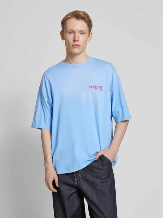Zdjęcie produktu T-shirt z nadrukiem z logo REVIEW Jasnoniebieski