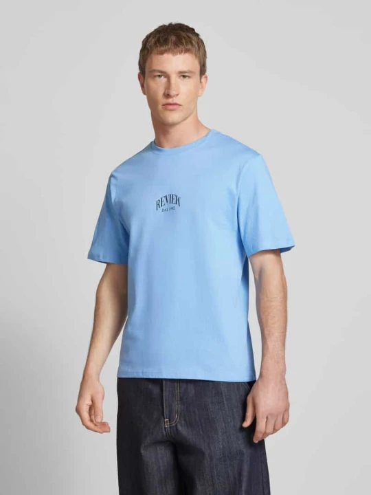 Zdjęcie produktu T-shirt z nadrukiem z logo REVIEW Jasnoniebieski