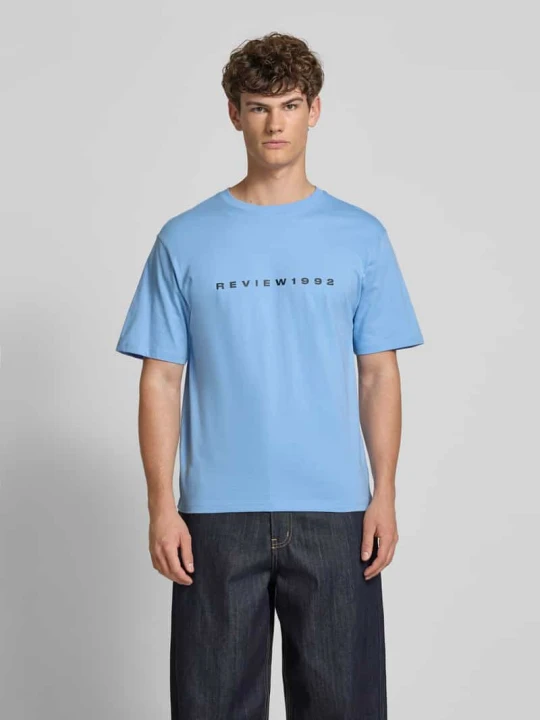 Zdjęcie produktu T-shirt z nadrukiem z logo REVIEW Jasnoniebieski