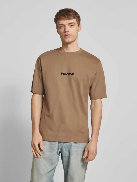 Zdjęcie produktu T-shirt z nadrukiem z logo REVIEW Ziemisty brązowy