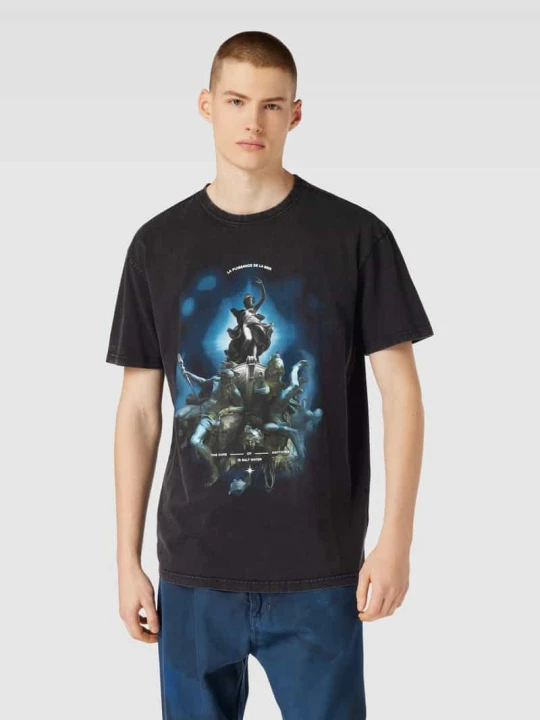 Zdjęcie produktu T-shirt z nadrukiem z motywem i napisem model ‘PUISSANCE LA MER’ Mister Tee Antracytowy