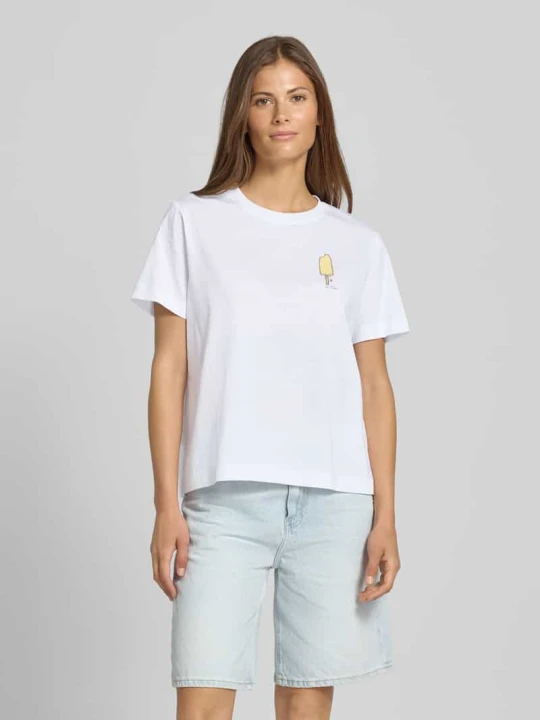 Zdjęcie produktu T-shirt z nadrukiem z motywem Model 'CAMINO' Samsøe Samsøe Biały