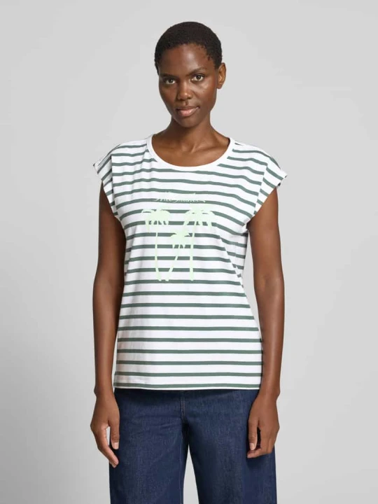 Zdjęcie produktu t-shirt z nadrukiem z motywem model 'Fenjal' Freequent Ciemnozielony