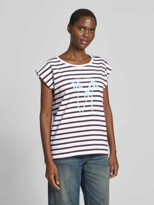 Zdjęcie produktu t-shirt z nadrukiem z motywem model 'Fenjal' Freequent Średniobrązowy