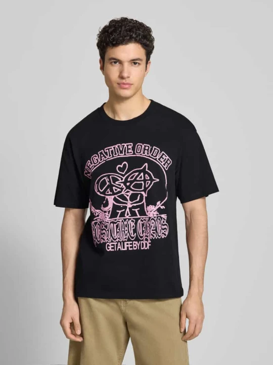 Zdjęcie produktu t-shirt z nadrukiem z motywem model 'POSITIVE CHAOS' Edwin Czarny
