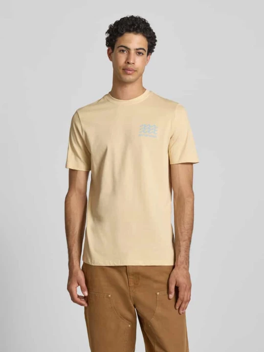 Zdjęcie produktu t-shirt z nadrukiem z motywem model 'SUN ISLAND' Blend Piaskowy