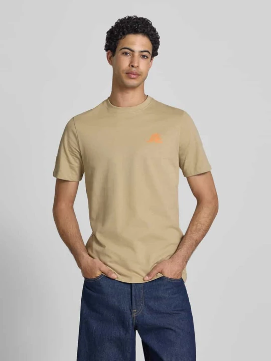 Zdjęcie produktu T-shirt z nadrukiem z motywem model 'SUN SURF' Blend Beżowy