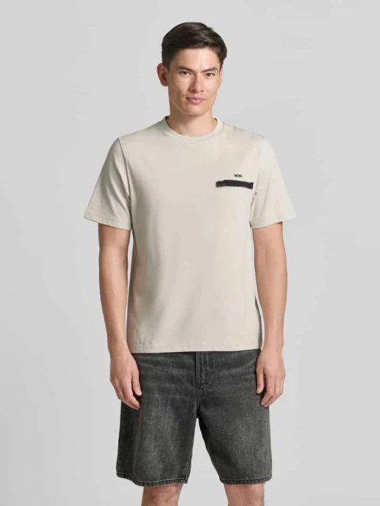 Zdjęcie produktu t-shirt z nadrukiem z motywem z tyłu model 'Bobby' Wood Wood Złamany biały