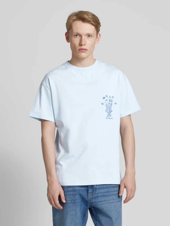 Zdjęcie produktu T-shirt z nadrukowanym motywem i logo model ‘VASO’ BLKVIS Jasnoniebieski