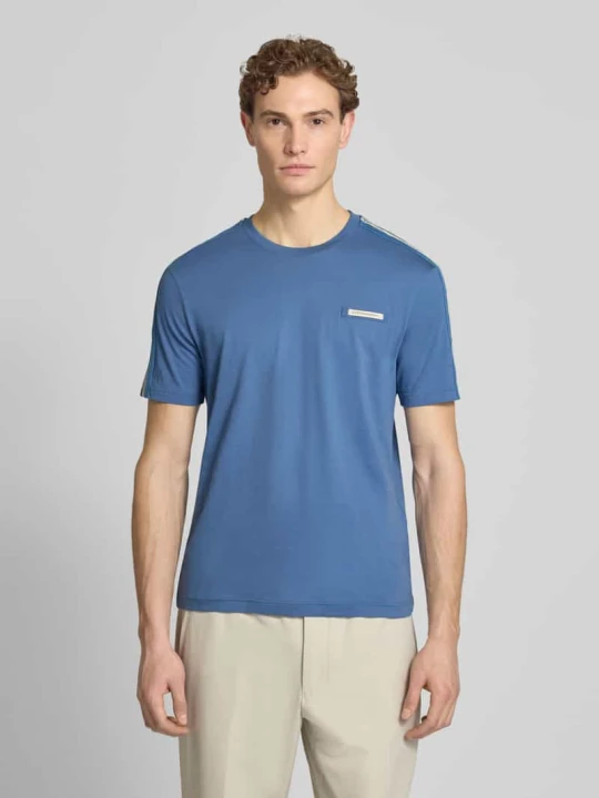 Zdjęcie produktu t-shirt z naszywką z logo i okrągłym dekoltem EA7 Emporio Armani Błękitno-niebieski