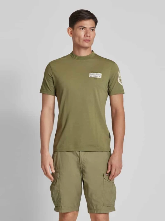 Zdjęcie produktu T-shirt z naszywką z logo model ‘AMUNDSEN’ Napapijri Oliwkowy