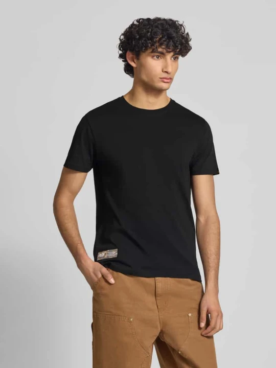 Zdjęcie produktu T-shirt z naszywką z logo model 'Camo' Alpha Industries Czarny