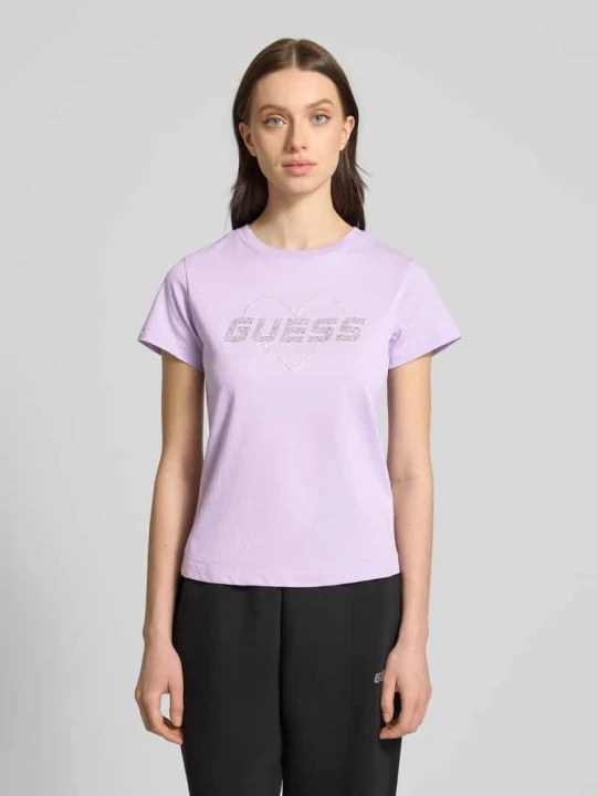 Zdjęcie produktu T-shirt z obszyciem kamieniami stras model ‘NARCISO’ Guess Jasnofioletowy