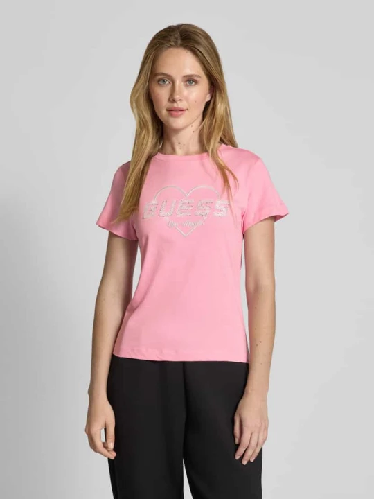 Zdjęcie produktu T-shirt z obszyciem kamieniami stras model ‘NARCISO’ Guess Mocnoróżowy