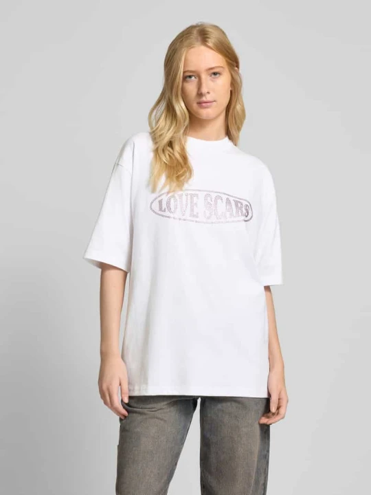 Zdjęcie produktu T-shirt z obszyciem z kamieni stras LOVE SCARS Biały
