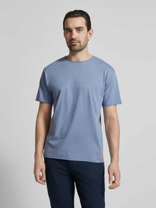 Zdjęcie produktu t-shirt z okrągłym dekoltem i detalem z logo Scotch & Soda Jasnoniebieski
