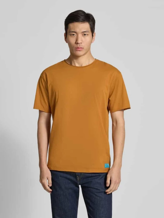 Zdjęcie produktu t-shirt z okrągłym dekoltem i detalem z logo Scotch & Soda Camel