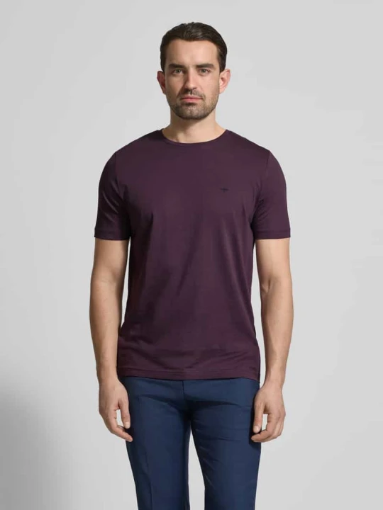 Zdjęcie produktu t-shirt z okrągłym dekoltem i wyhaftowanym logo FYNCH-HATTON Oberżynowy
